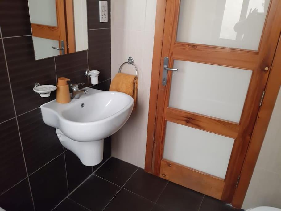 Lovely Two Bedroom Apartment セント・ポールズ・ベイ エクステリア 写真